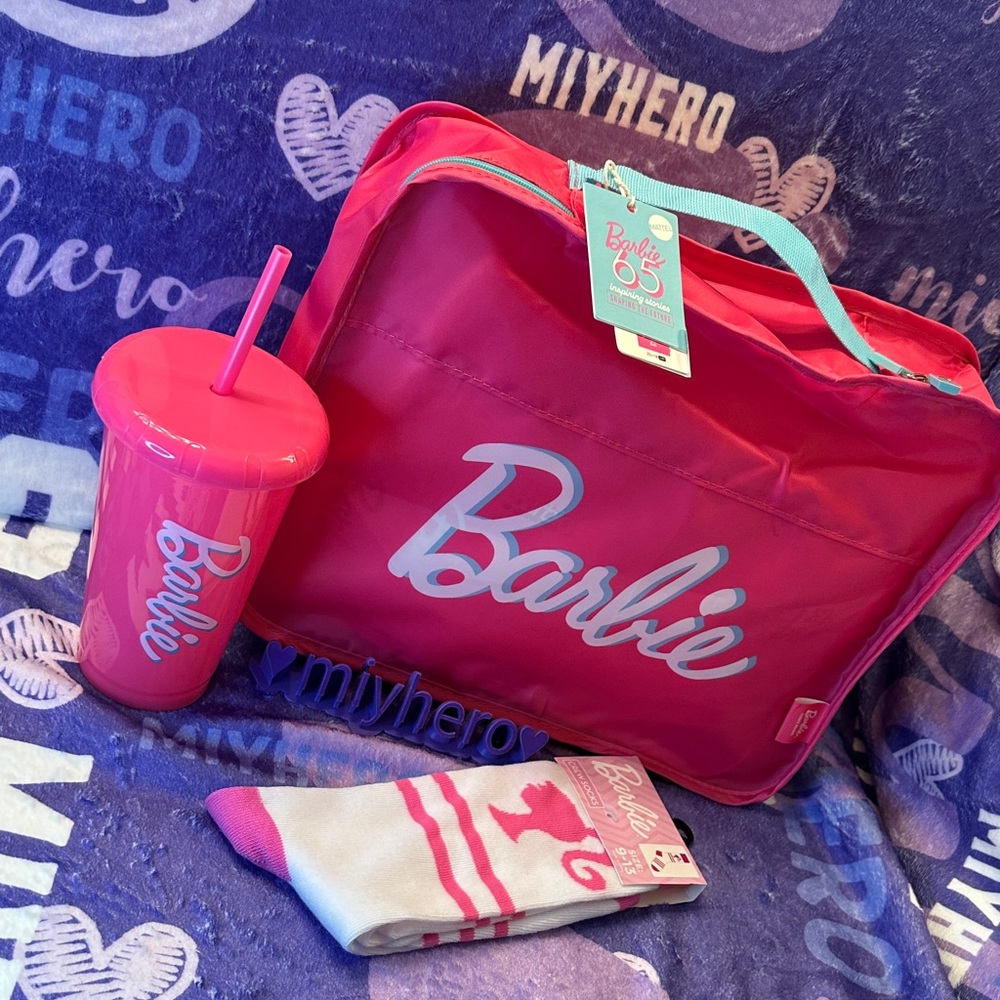 Barbie Pink Travel bag with tumbler and Socks